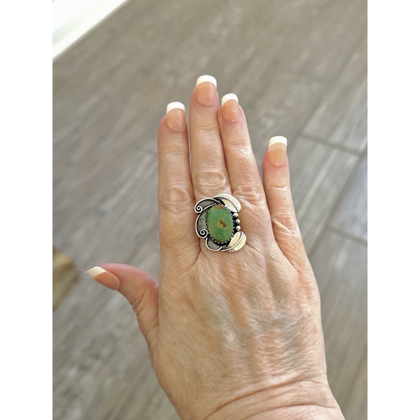 Mohave Oval Leaf Dots Motif Sterling Silver Ring Size 7