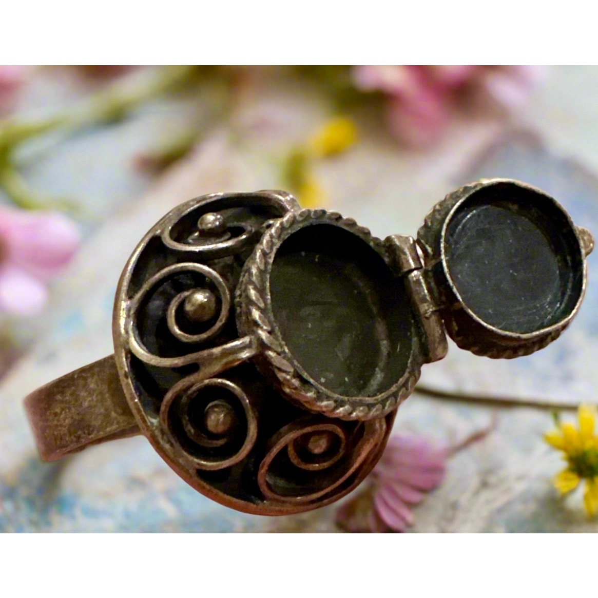Vintage Taxco Mexico | Amethyst Poison Ring| Adjustable
