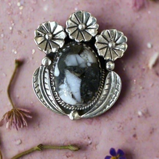 White Buffalo Floral & Leaf Motif Oval  Silver Ring S 8