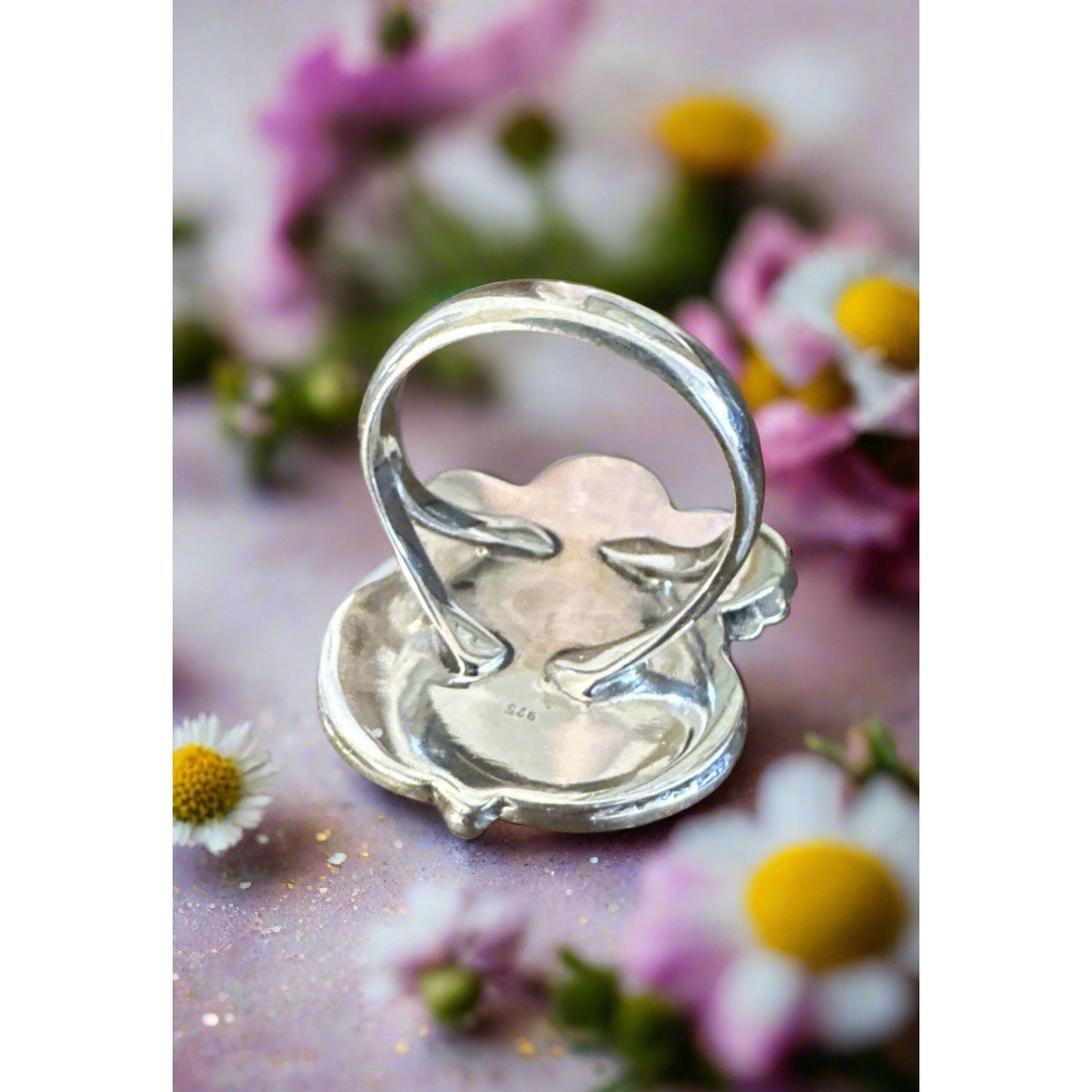 White Buffalo Floral & Leaf Motif Oval Silver Ring S 8