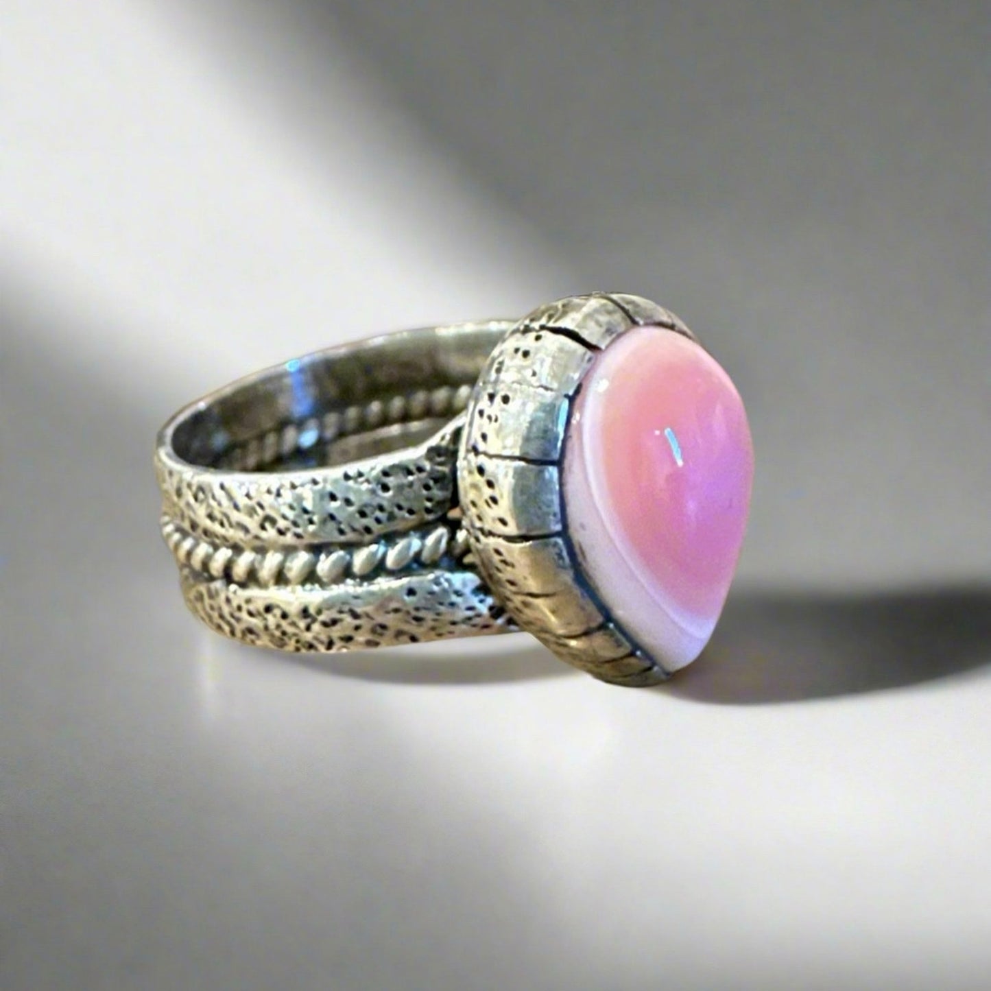 Teardrop Pink Conch Thick Band .925 Sterling Silver Ring Size 8