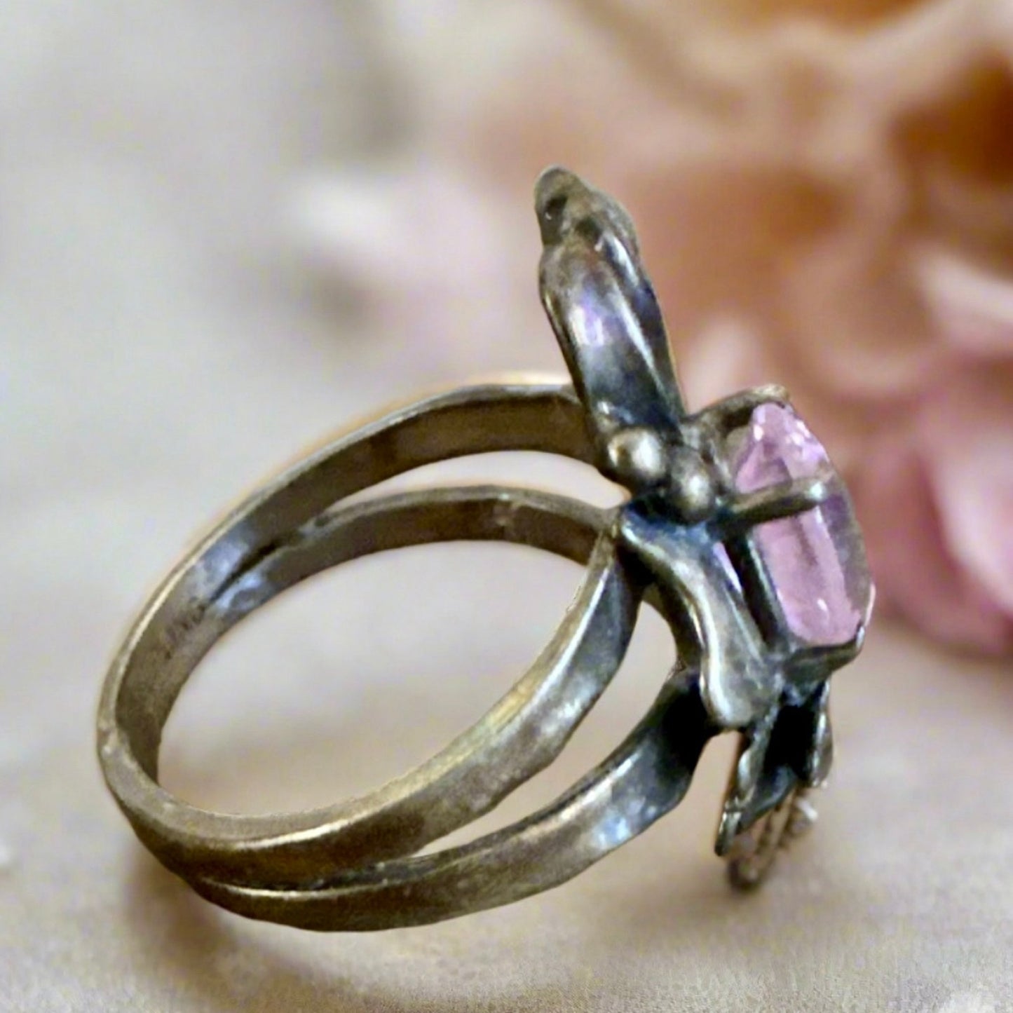 Vintage Native American .925 sterling silver ring pink stone size 5