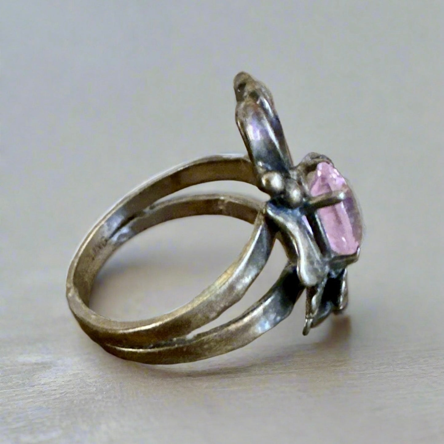 Vintage Native American .925 sterling silver ring pink stone size 5