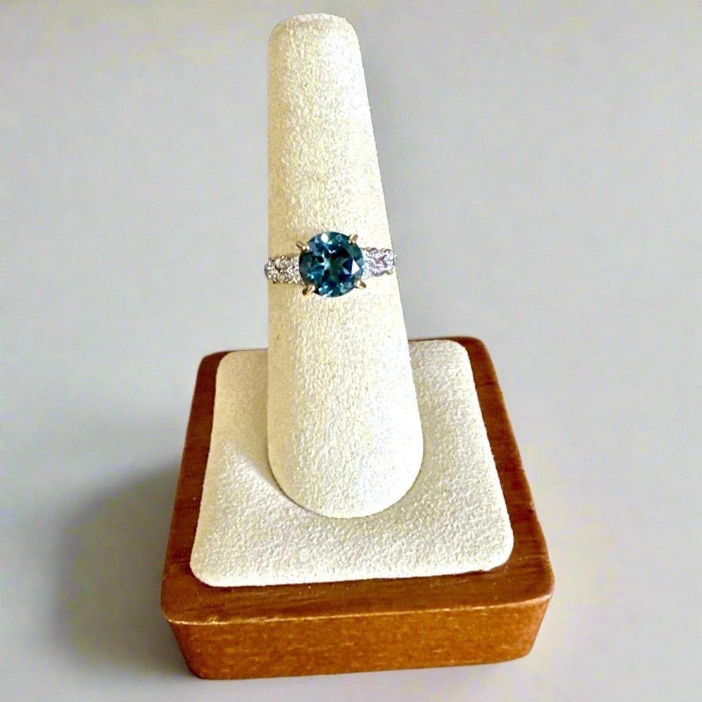 10K Solid Yellow Gold 2.36 Carat London Blue Topaz 12 Diamond Ring SZ 7.25