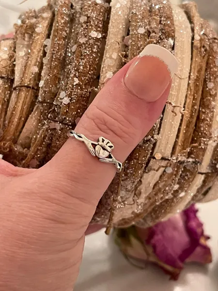 Traditional Irish Claddah ring twisted rope design