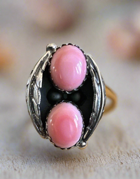 Genuine Pink Conch Southwestern .925 Sterling Silver Ring Size 7.25