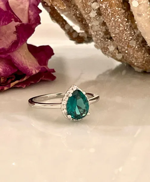 Teardrop pear ring simulated green emerald CZ 925 Sterling Silver Ring