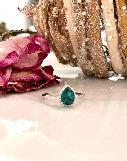 Teardrop pear ring simulated green emerald CZ 925 Sterling Silver Ring